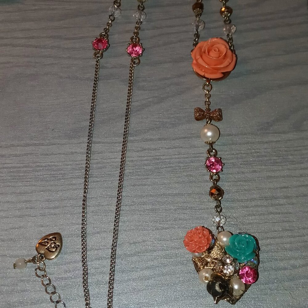 betsey johnson necklace